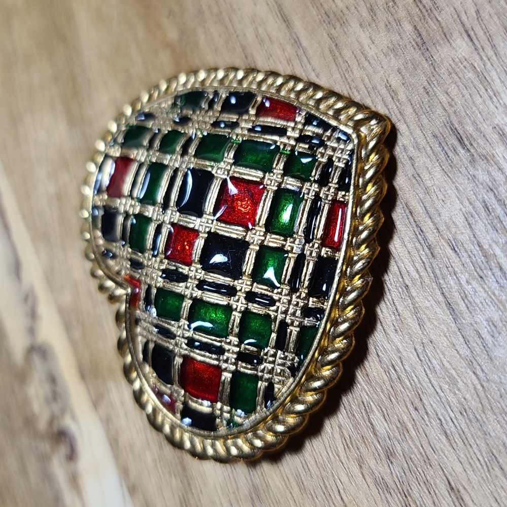 RARE! B & W Bulter and Wilson Tartan Brushed Gold and Enamel Heart Brooch ❤️